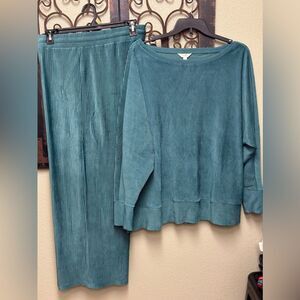Time & Tru 2 piece soft shirt & pant set